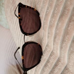 Hugo Boss wire tortoise shell sunglasses 👓